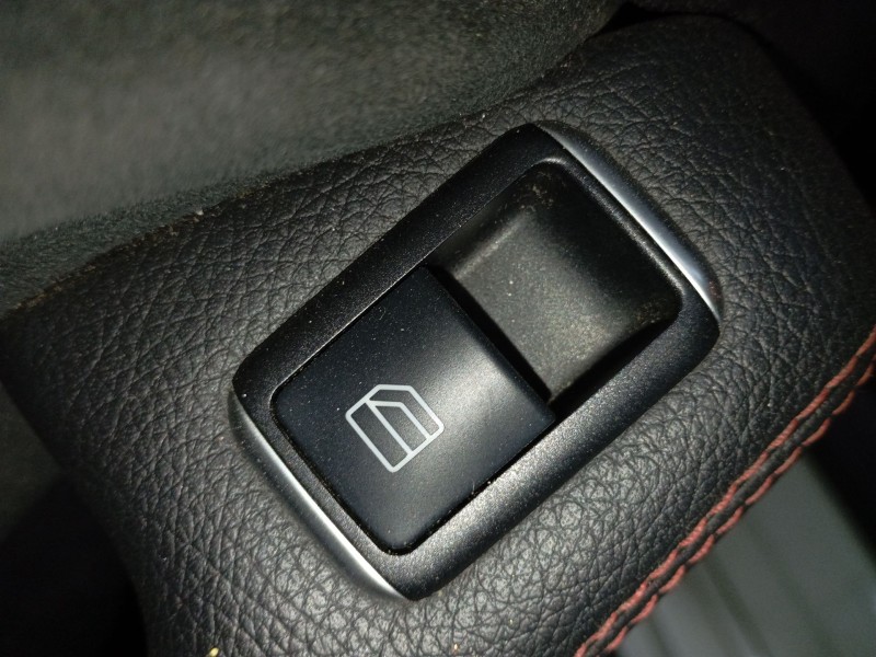 Recambio de mando elevalunas trasero izquierdo para mercedes-benz clase a (w176) a 200 cdi / d (176.008) referencia OEM IAM   