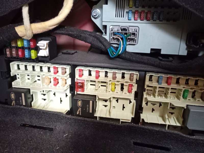 Recambio de caja reles / fusibles para jaguar xe (x760) 2.0 d referencia OEM IAM   