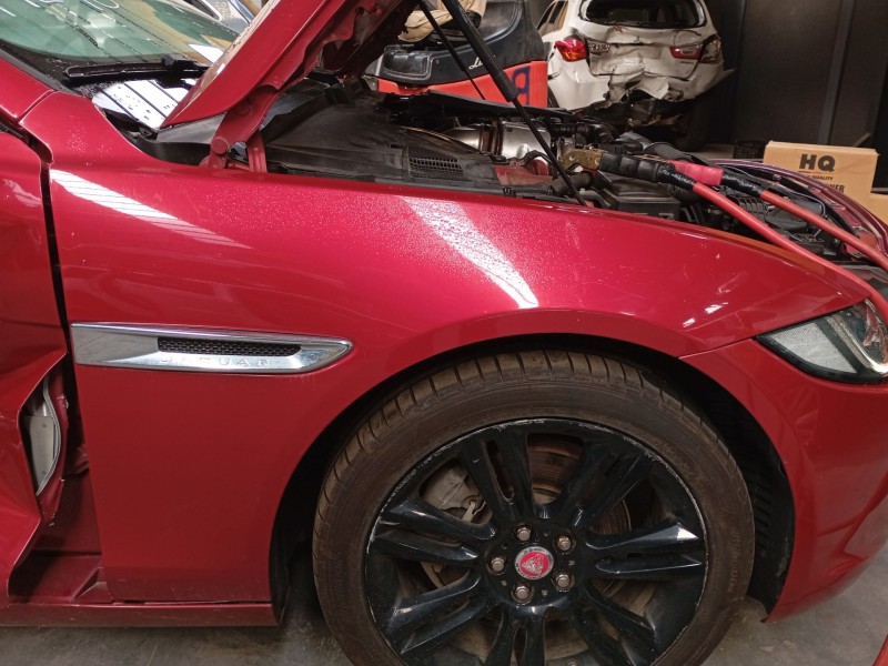 Recambio de aleta delantera derecha para jaguar xe (x760) 2.0 d referencia OEM IAM   