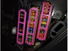 CAJA RELES / FUSIBLES 