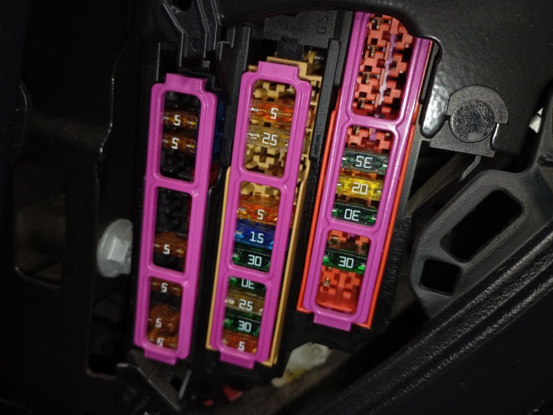 Recambio de caja reles / fusibles para audi q5 (8rb) 2.0 tdi quattro referencia OEM IAM   