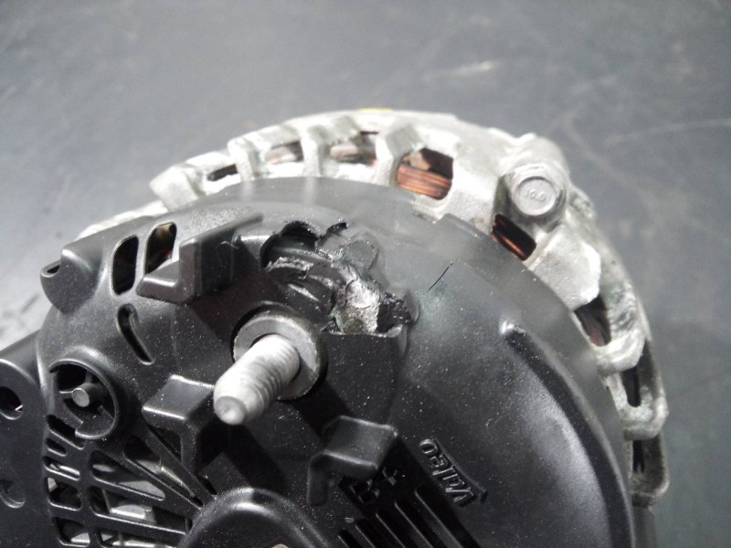 Recambio de alternador para volkswagen tiguan advance bmt referencia OEM IAM 04L903023L  