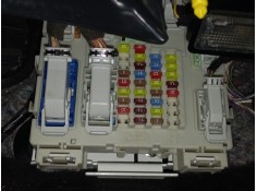 CAJA RELES / FUSIBLES 