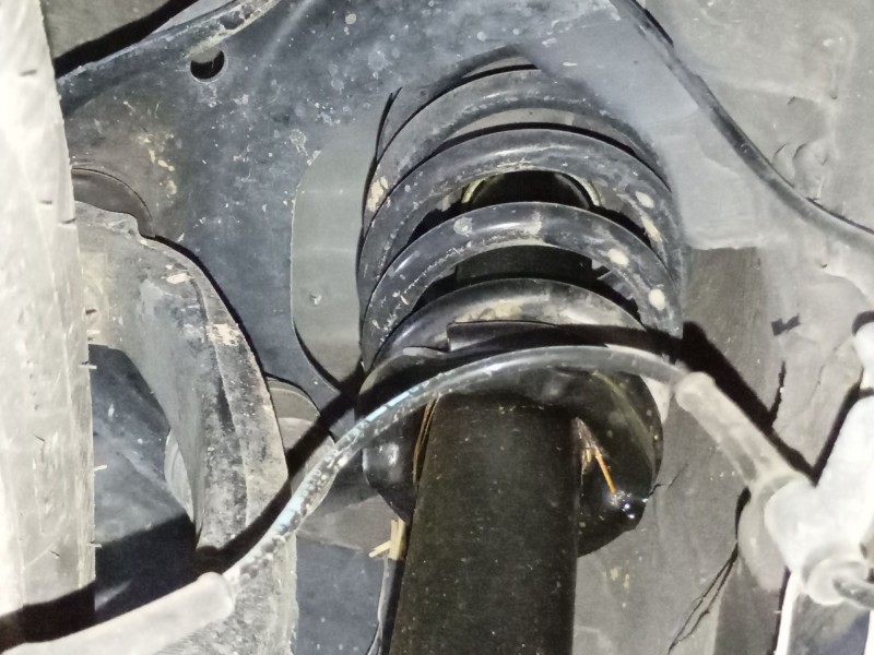 Recambio de amortiguador delantero izquierdo para mazda 6 hatchback (gh) 1.8 mzr referencia OEM IAM   