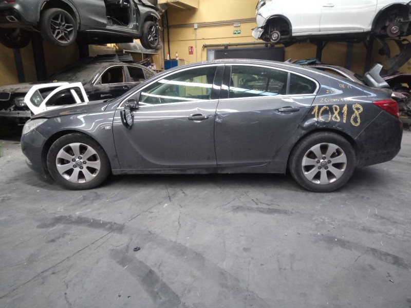 opel insignia berlina del año 2011