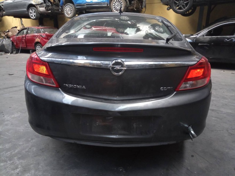 opel insignia berlina del año 2011