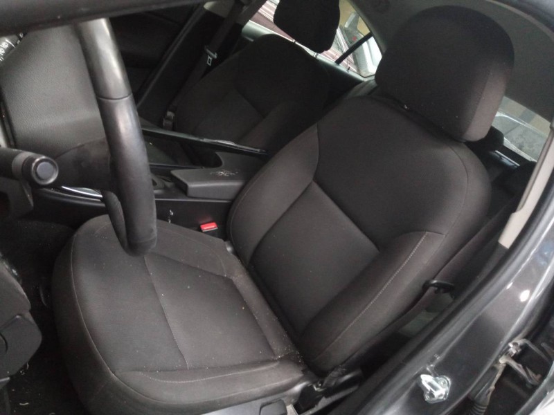 opel insignia berlina del año 2011