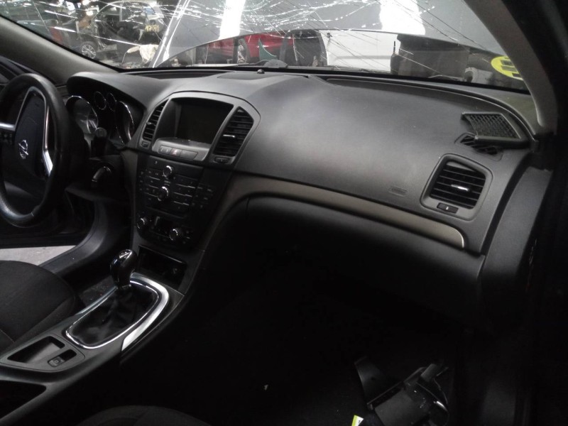 opel insignia berlina del año 2011