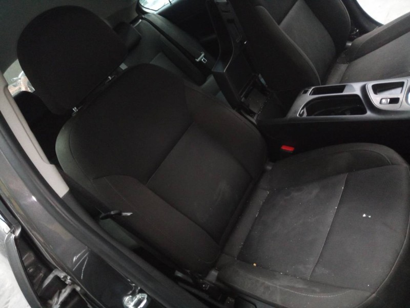 opel insignia berlina del año 2011