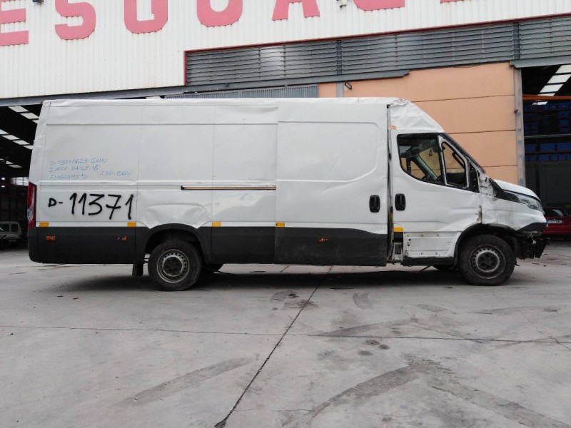 iveco daily furgón del año 2019