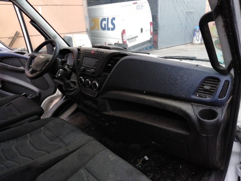 iveco daily furgón del año 2019