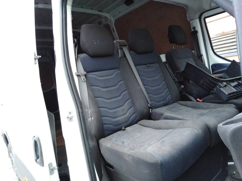 iveco daily furgón del año 2019