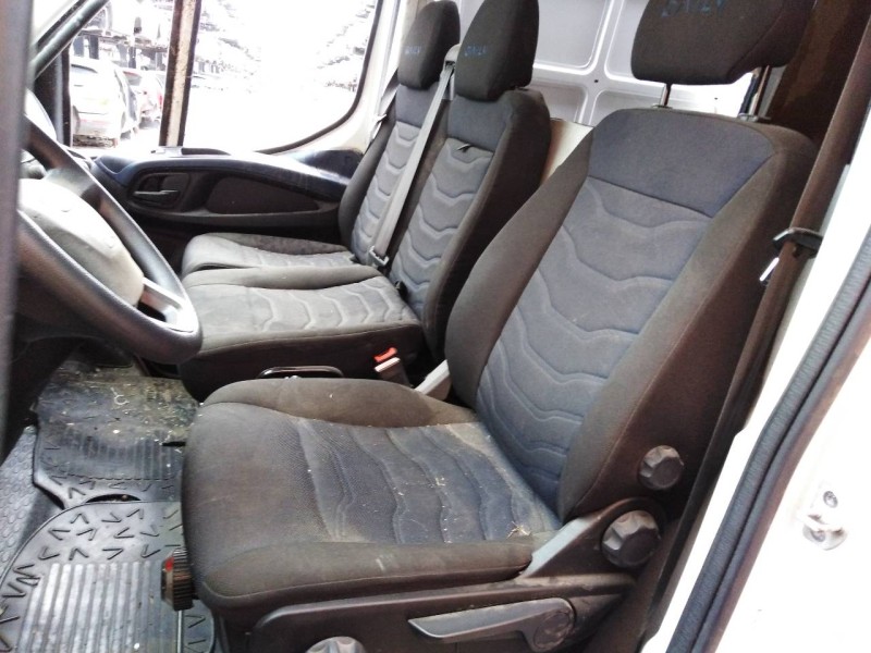 iveco daily furgón del año 2019