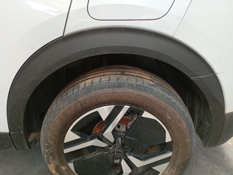 Recambio de aletin trasero izquierdo para peugeot 2008 ii (ud_, us_, uy_, uj_, ur_, uc_) 1.2 puretech 130 referencia OEM IAM   