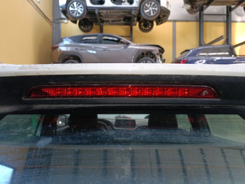 Recambio de luz central de freno para peugeot 2008 ii (ud_, us_, uy_, uj_, ur_, uc_) 1.5 bluehdi 110 (udyhsk) referencia OEM IAM