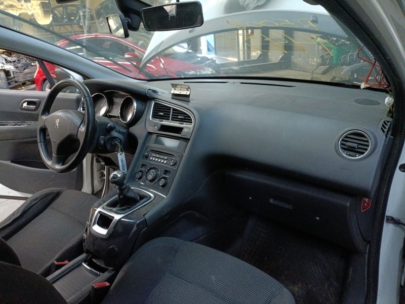 peugeot 5008 (0u_, 0e_) del año 2009