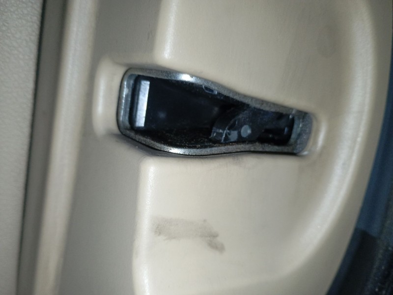 Recambio de cerradura puerta delantera derecha para lexus is ii (_e2_) 220d (ale20) referencia OEM IAM   