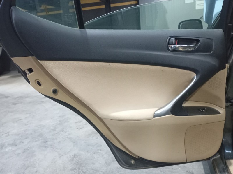 Recambio de guarnecido puerta trasera izquierda para lexus is ii (_e2_) 220d (ale20) referencia OEM IAM   