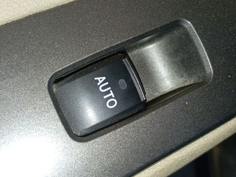 Recambio de mando elevalunas trasero izquierdo para lexus is ii (_e2_) 220d (ale20) referencia OEM IAM   