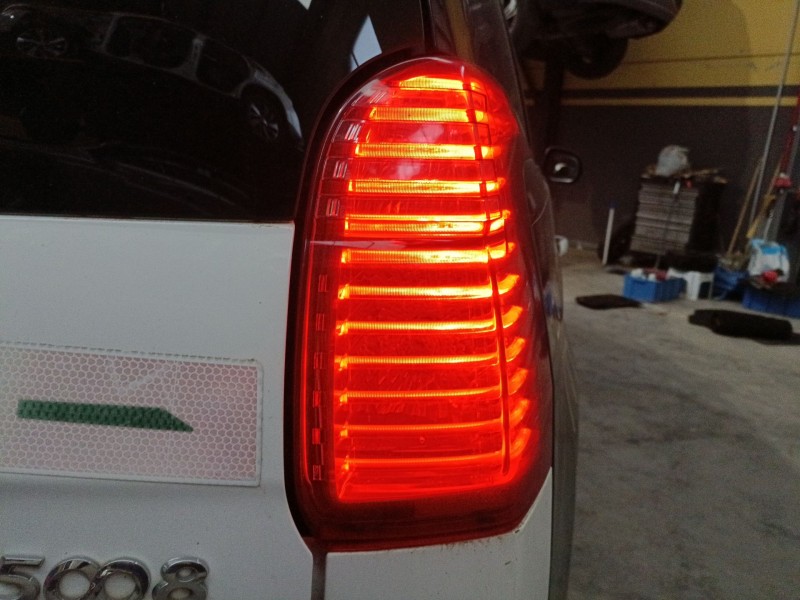 Recambio de piloto trasero derecho para peugeot 5008 (0u_, 0e_) 2.0 hdi 150 / bluehdi 150 referencia OEM IAM   