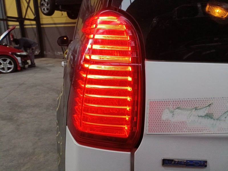 Recambio de piloto trasero izquierdo para peugeot 5008 (0u_, 0e_) 2.0 hdi 150 / bluehdi 150 referencia OEM IAM   