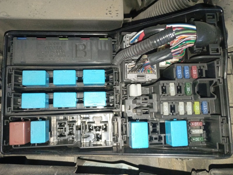 Recambio de caja reles / fusibles para lexus is ii (_e2_) 220d (ale20) referencia OEM IAM   