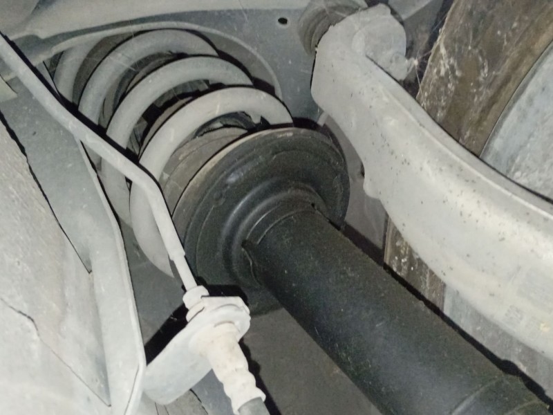 Recambio de amortiguador delantero derecho para lexus is ii (_e2_) 220d (ale20) referencia OEM IAM   