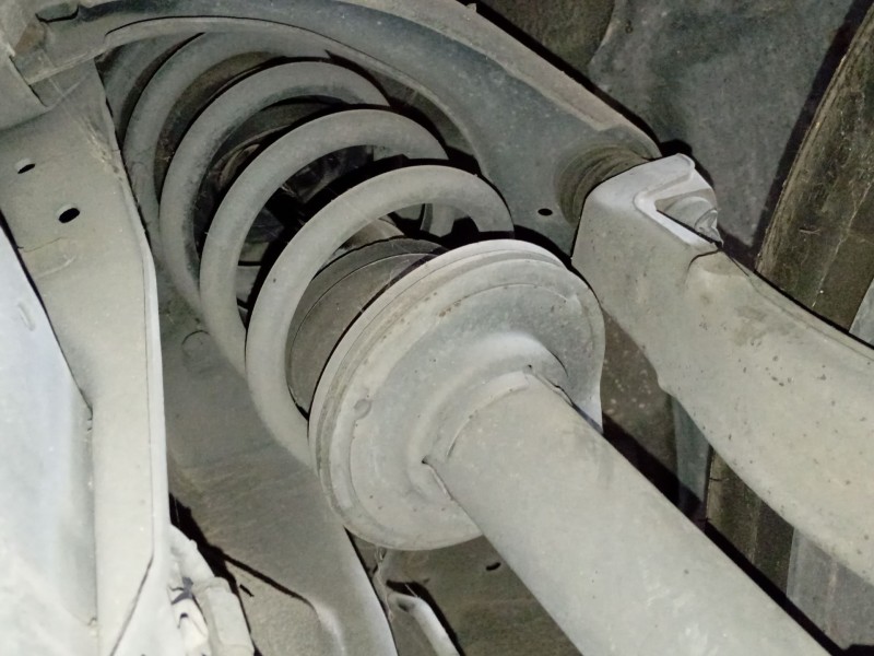 Recambio de amortiguador delantero izquierdo para lexus is ii (_e2_) 220d (ale20) referencia OEM IAM   