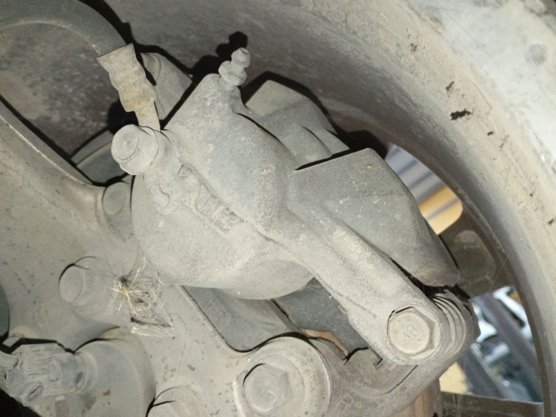 Recambio de pinza freno delantera derecha para lexus is ii (_e2_) 220d (ale20) referencia OEM IAM   