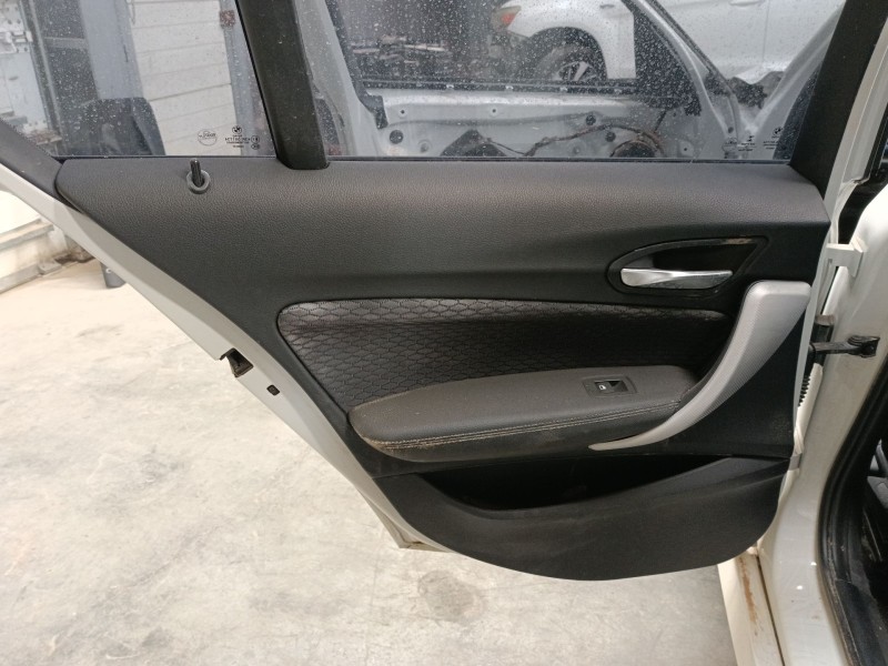 Recambio de guarnecido puerta trasera izquierda para bmw 1 (f20) 118 d referencia OEM IAM   
