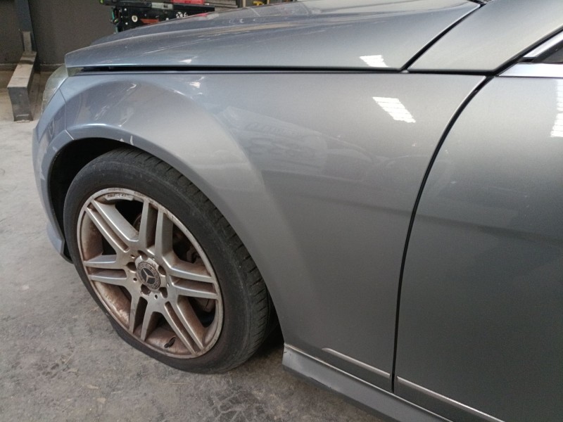 Recambio de aleta delantera izquierda para mercedes-benz clase c t-model (s204) c 200 cdi (204.207) referencia OEM IAM   