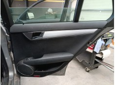 GUARNECIDO PUERTA TRASERA DERECHA 