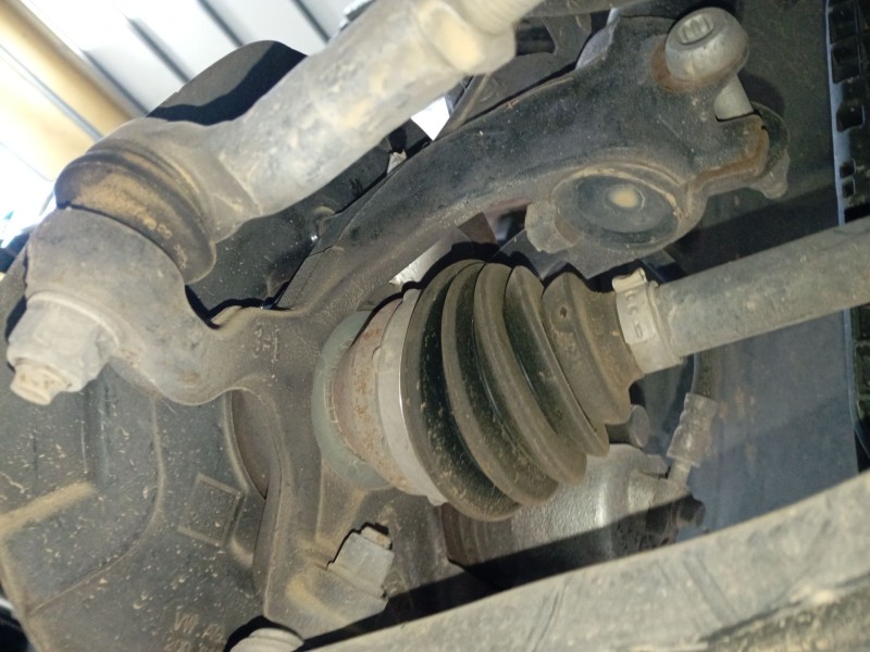 Recambio de mangueta delantera izquierda para seat ibiza v (kj1, kjg) 1.0 mpi referencia OEM IAM   