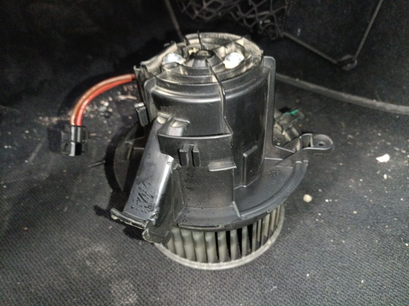 Recambio de ventilador calefaccion para mercedes-benz clase c t-model (s204) c 200 cdi (204.207) referencia OEM IAM L8964003  