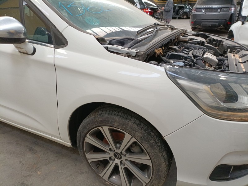 Recambio de aleta delantera derecha para citroën c4 ii (nc_) 1.2 thp 130 referencia OEM IAM   