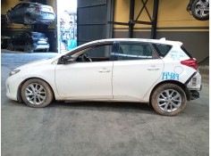 toyota auris (_e18_) del año 2012