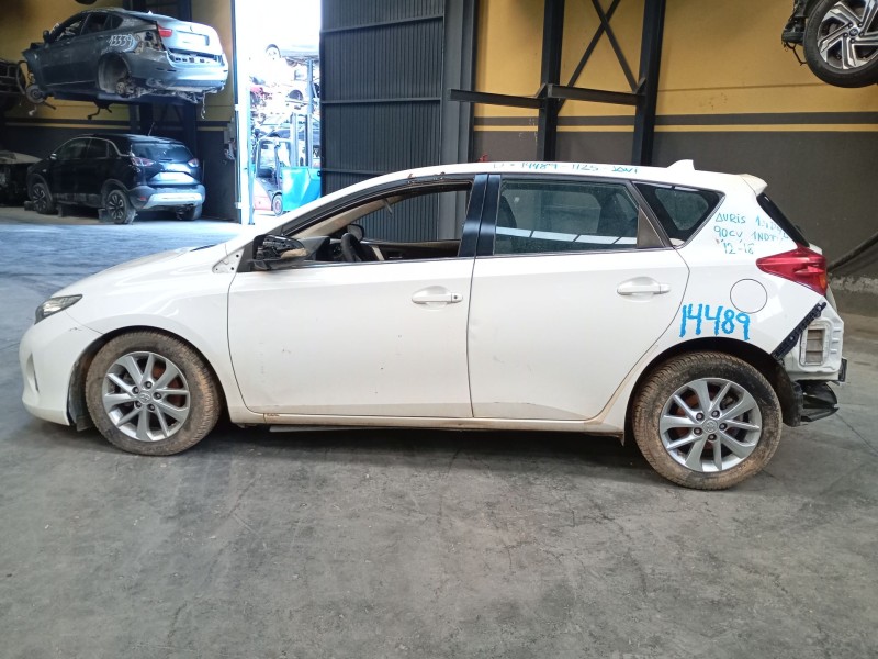 toyota auris (_e18_) del año 2012