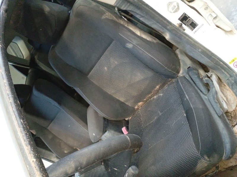 toyota auris (_e18_) del año 2012