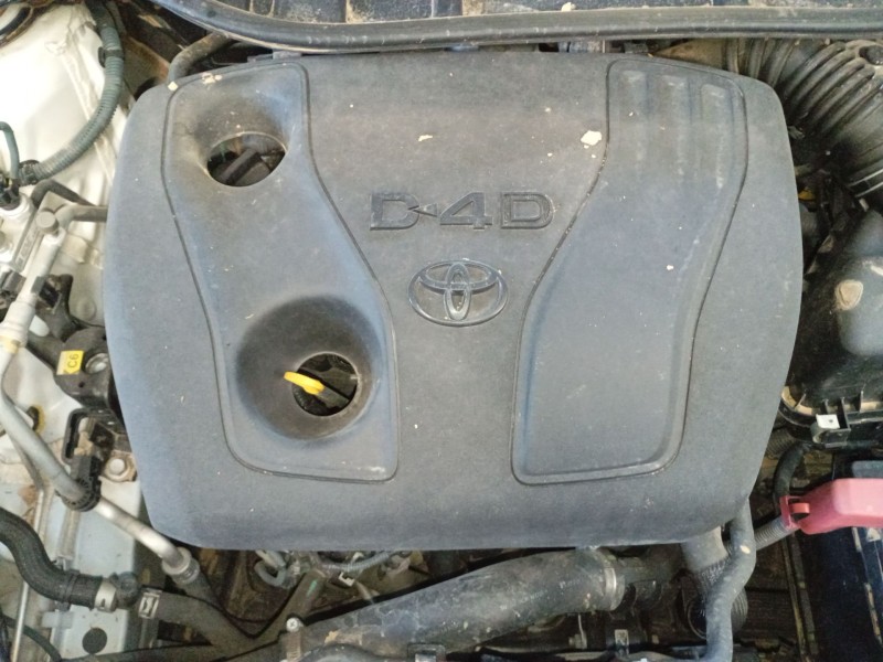 toyota auris (_e18_) del año 2012