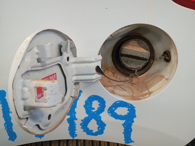 Recambio de tapa exterior combustible para toyota auris (_e18_) 1.4 d-4d (nde180_) referencia OEM IAM   