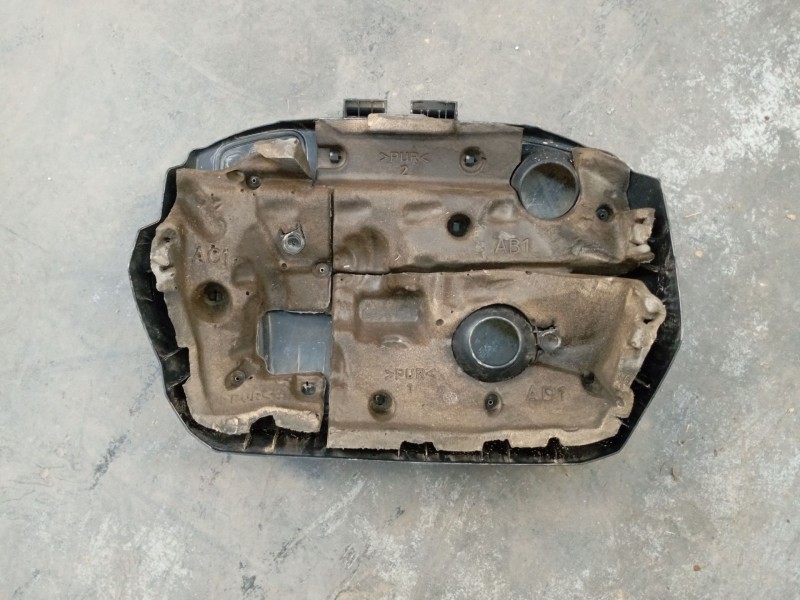 Recambio de tapa motor para toyota auris (_e18_) 1.4 d-4d (nde180_) referencia OEM IAM   