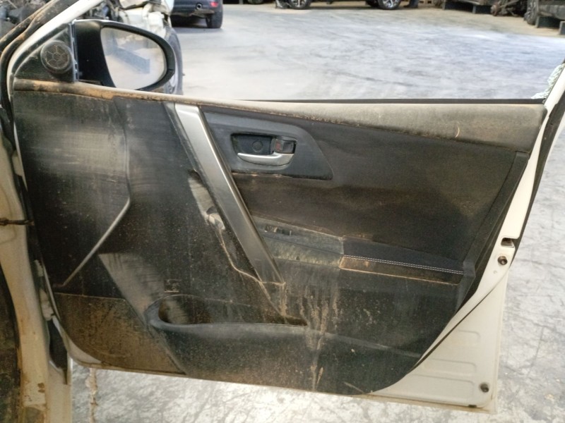 Recambio de guarnecido puerta delantera derecha para toyota auris (_e18_) 1.4 d-4d (nde180_) referencia OEM IAM   