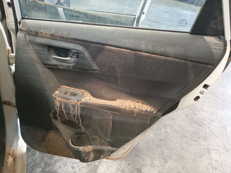 Recambio de guarnecido puerta trasera derecha para toyota auris (_e18_) 1.4 d-4d (nde180_) referencia OEM IAM   
