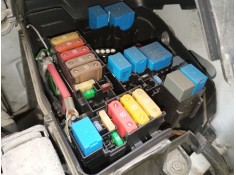 CAJA RELES / FUSIBLES 