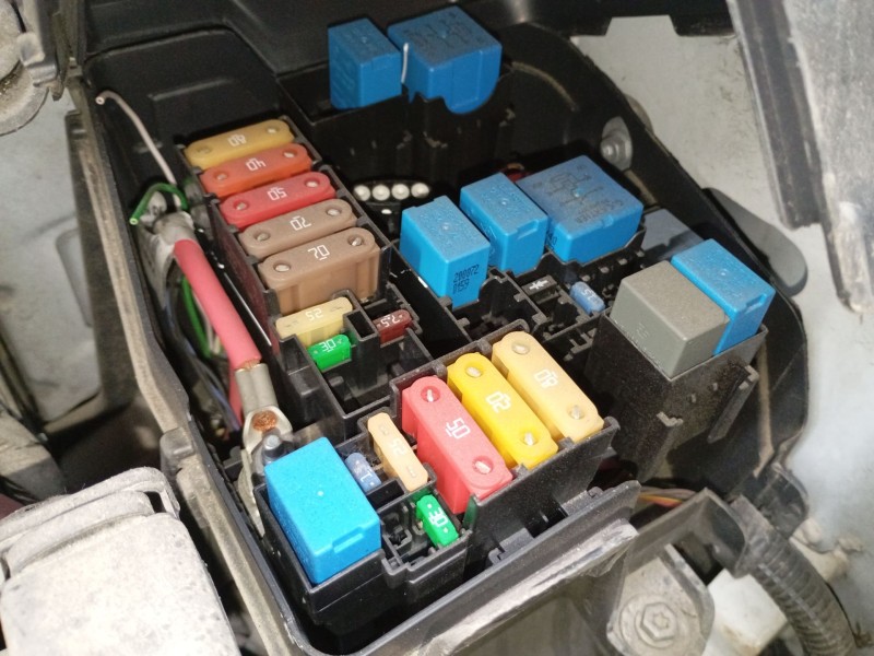 Recambio de caja reles / fusibles para dacia dokker furgoneta/monovolumen 1.6 referencia OEM IAM   