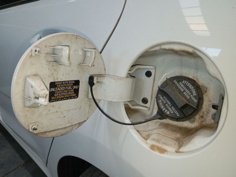 Recambio de tapa exterior combustible para kia rio iv (yb, sc, fb) 1.25 referencia OEM IAM   