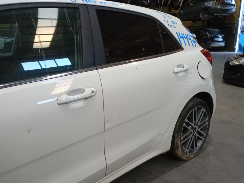 Recambio de puerta trasera izquierda para kia rio iv (yb, sc, fb) 1.25 referencia OEM IAM   