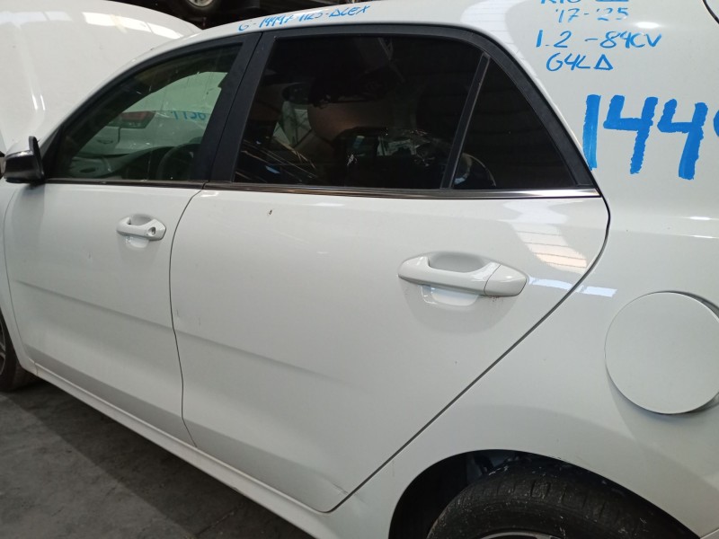 Recambio de puerta trasera izquierda para kia rio iv (yb, sc, fb) 1.25 referencia OEM IAM   