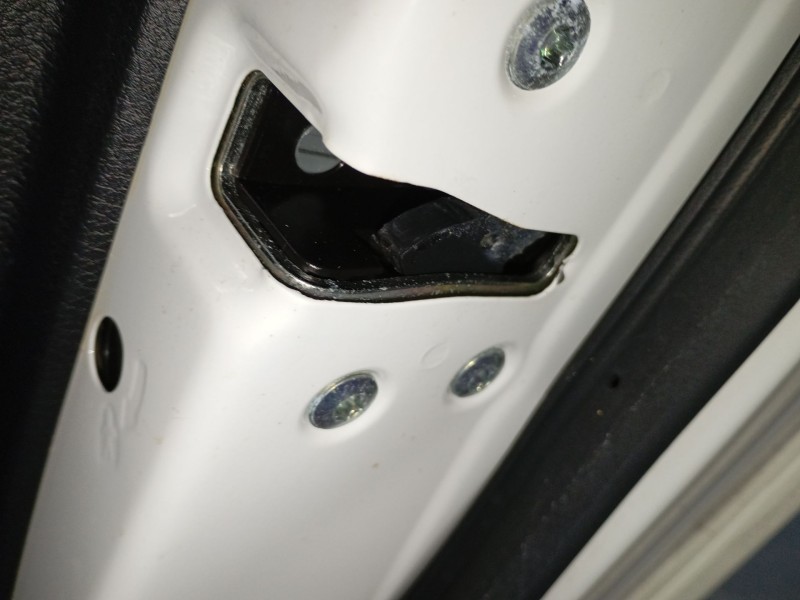 Recambio de cerradura puerta trasera derecha para kia rio iv (yb, sc, fb) 1.25 referencia OEM IAM   