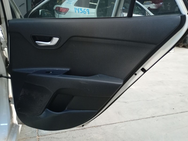 Recambio de guarnecido puerta trasera derecha para kia rio iv (yb, sc, fb) 1.25 referencia OEM IAM   